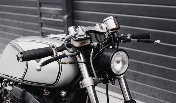 vintage-rebuilt-motorcycle-motorbike-caferacer-P3VP5EJ-resize.jpg
