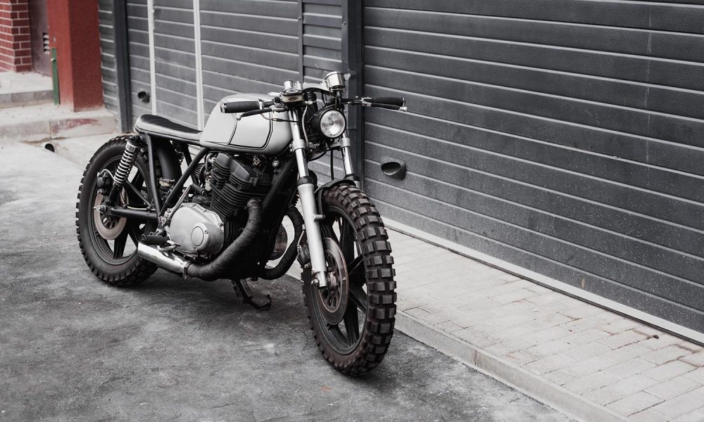 vintage-rebuilt-motorcycle-motorbike-caferacer-PQXN7R8-resize.jpg